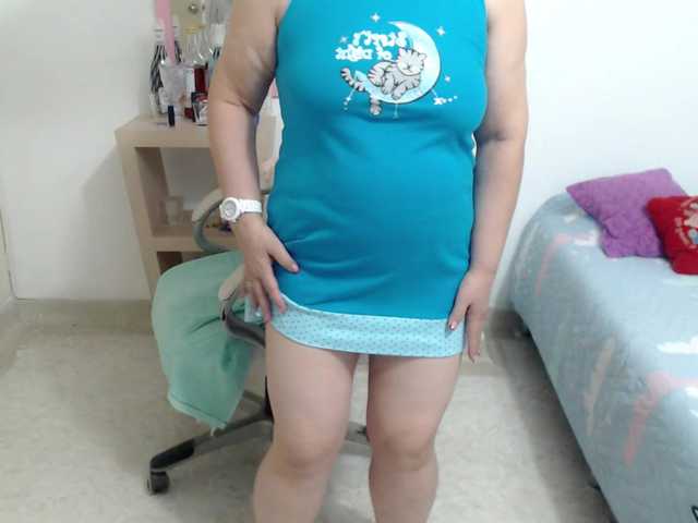 leonela's BongaCams show and profile