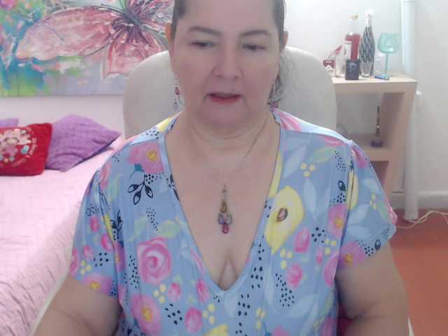 leonela's BongaCams show and profile