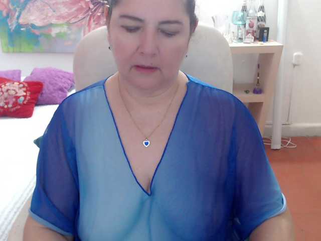 leonela's BongaCams show and profile