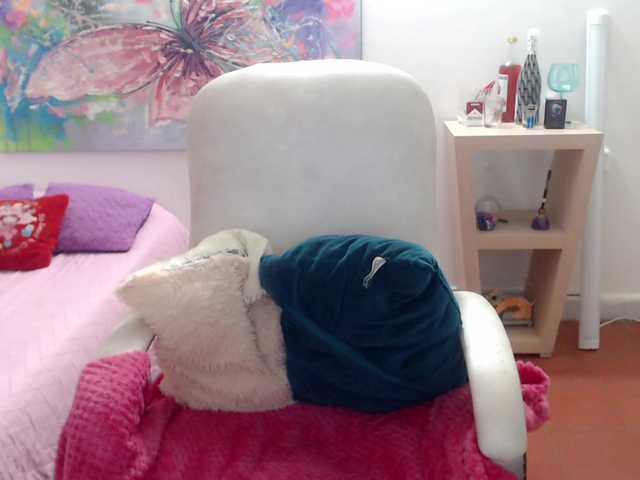 leonela's BongaCams show and profile