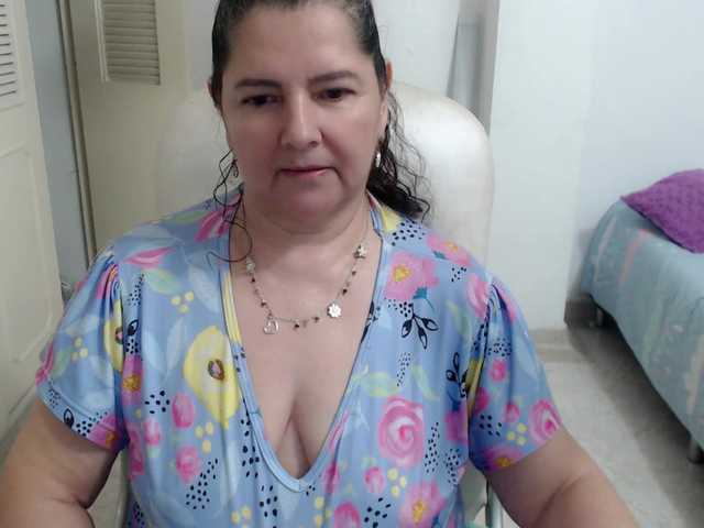 leonela's BongaCams show and profile