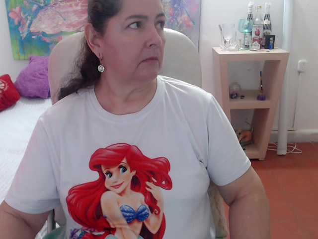 leonela's BongaCams show and profile