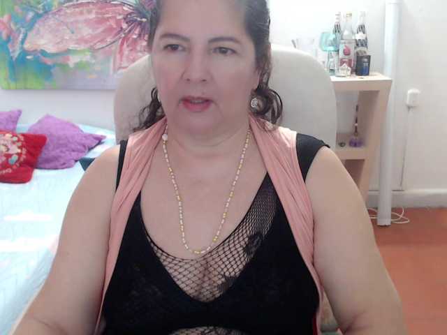 leonela's BongaCams show and profile