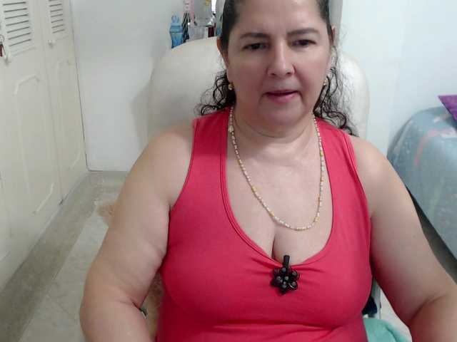leonela's BongaCams show and profile