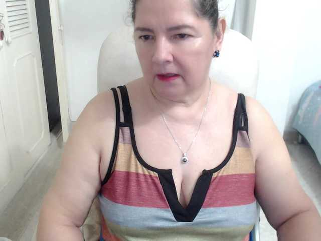 leonela's BongaCams show and profile