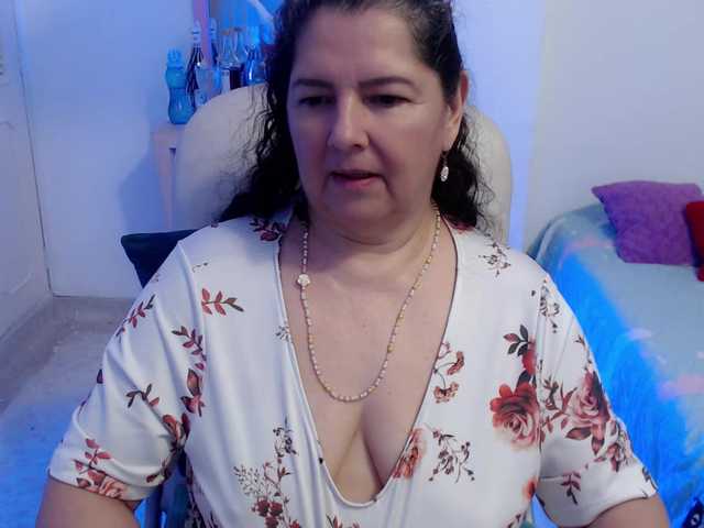 leonela's BongaCams show and profile