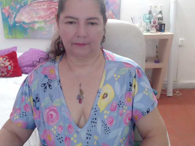 leonela's BongaCams show and profile