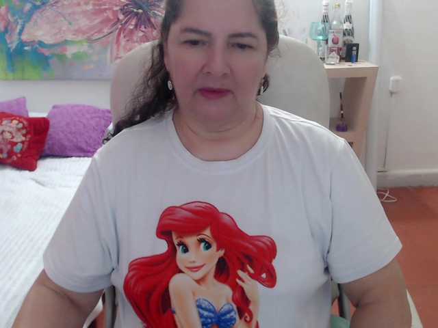 leonela's BongaCams show and profile