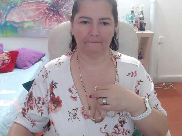 leonela's BongaCams show and profile