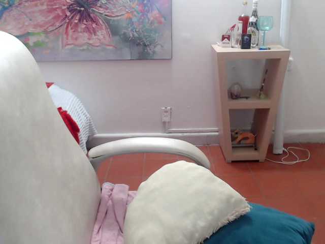 BongaCams leonela is Freechat leonela — triki triki halloween I want tokens for myself