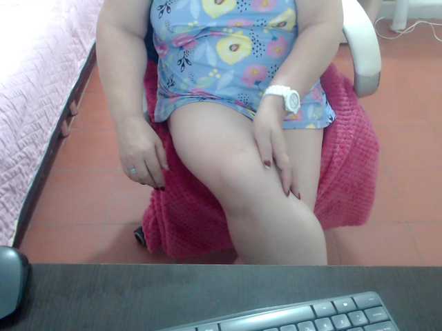 leonela's BongaCams show and profile