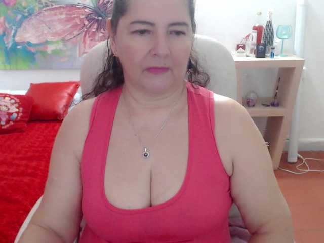 leonela's BongaCams show and profile