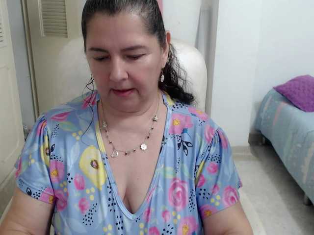 leonela's BongaCams show and profile