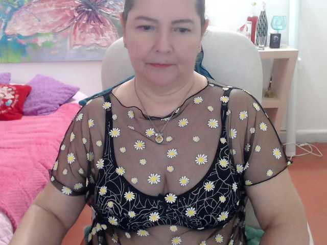 leonela's BongaCams show and profile