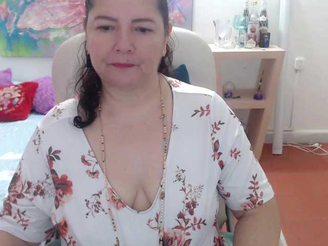 leonela's BongaCams show and profile