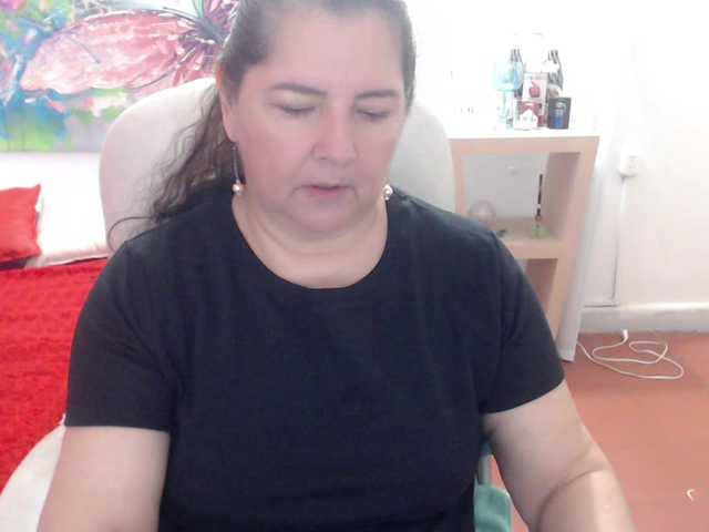 leonela's BongaCams show and profile