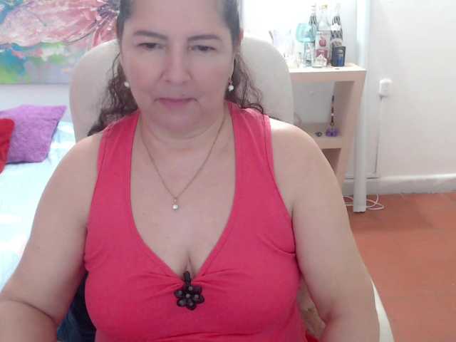 leonela's BongaCams show and profile