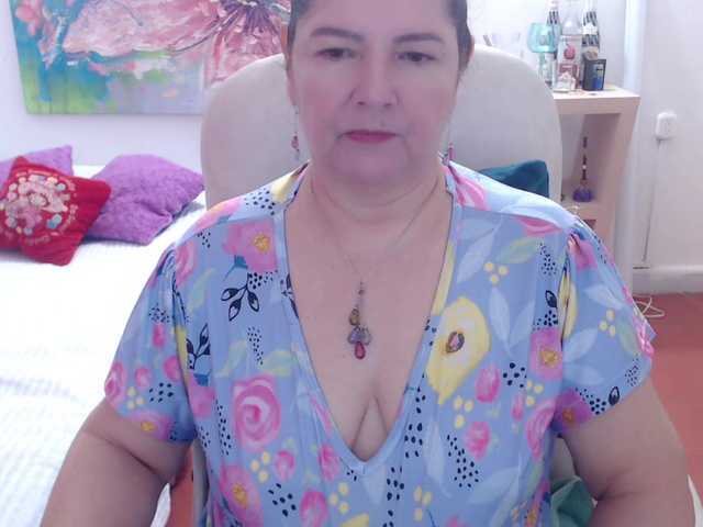 leonela's BongaCams show and profile
