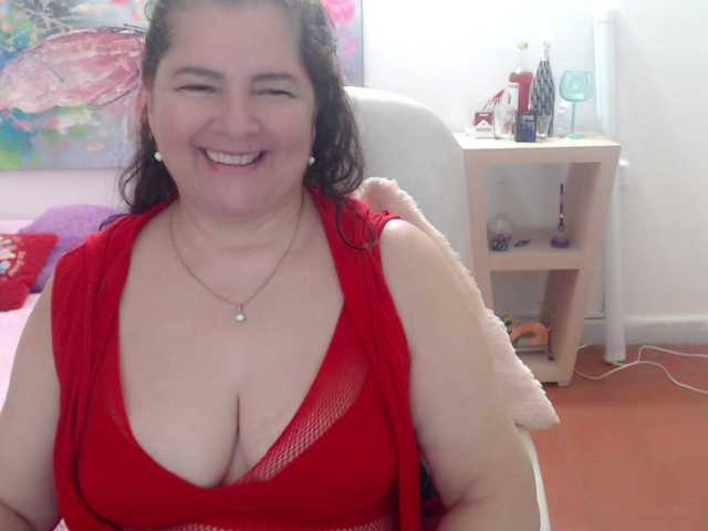 leonela's BongaCams show and profile