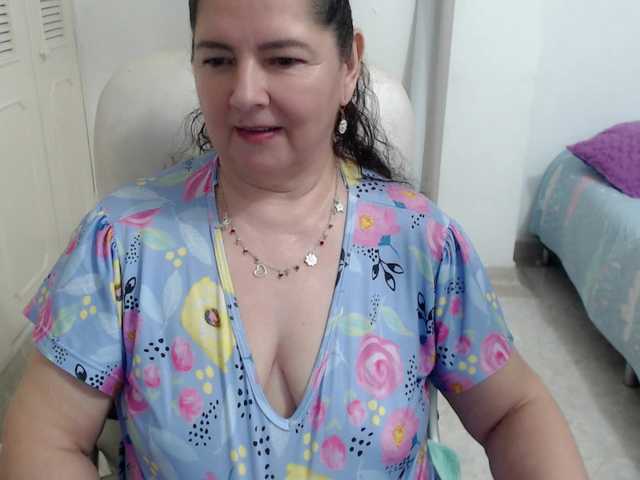 leonela's BongaCams show and profile