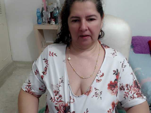 leonela's BongaCams show and profile