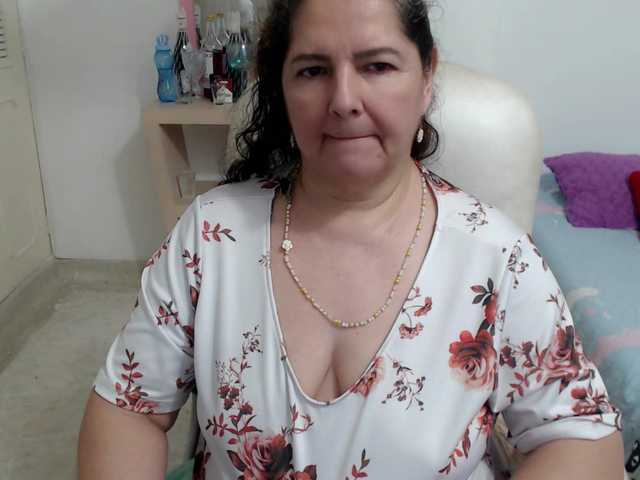 leonela's BongaCams show and profile