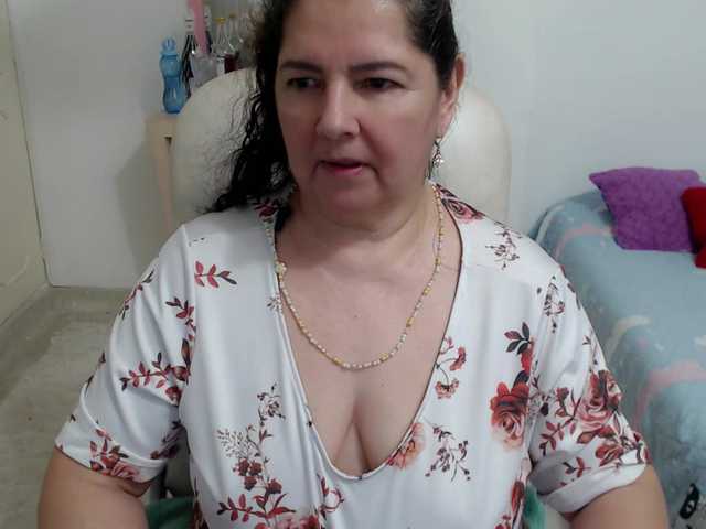 leonela's BongaCams show and profile
