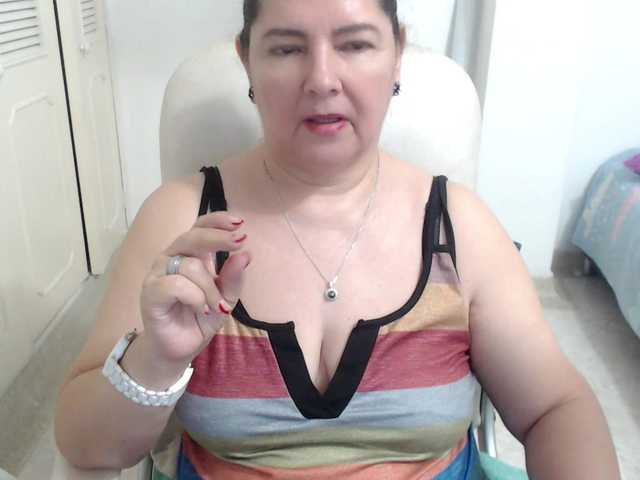 leonela's BongaCams show and profile