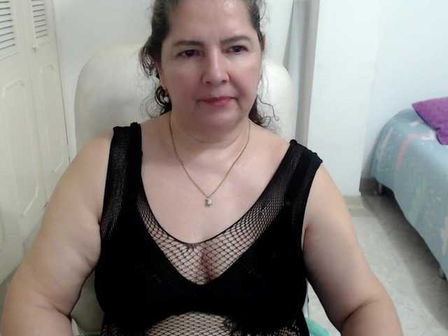leonela's BongaCams show and profile