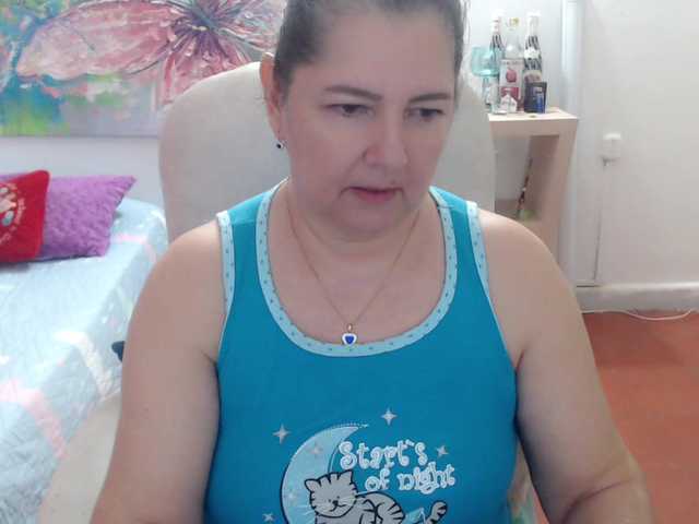 leonela's BongaCams show and profile