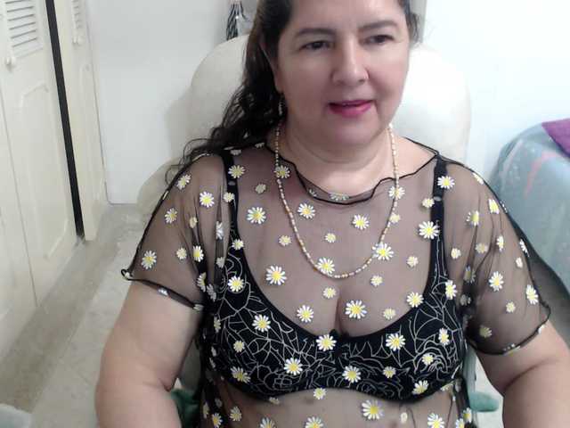 leonela's BongaCams show and profile