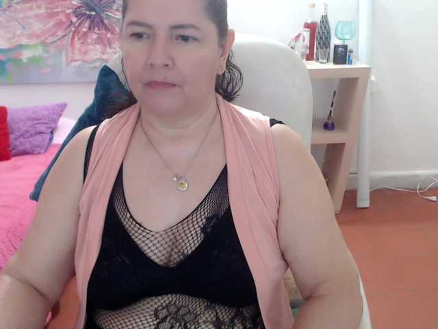 leonela's BongaCams show and profile
