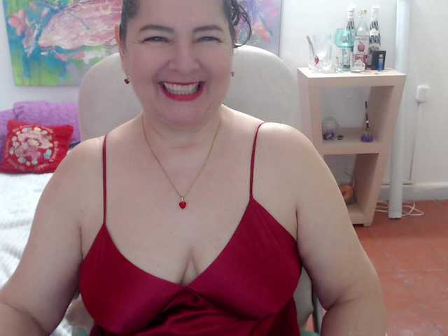 leonela live cam profile