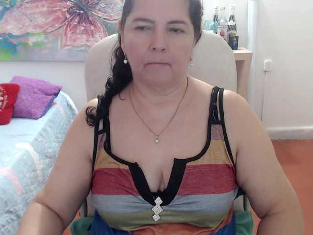 leonela's BongaCams show and profile