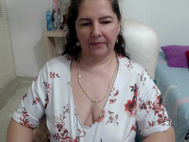 leonela's BongaCams show and profile