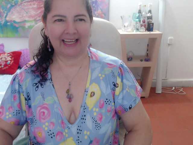 leonela's BongaCams show and profile