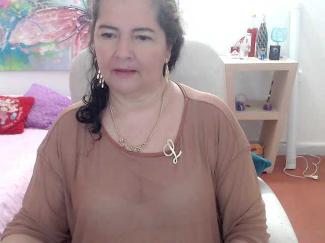 leonela's BongaCams show and profile