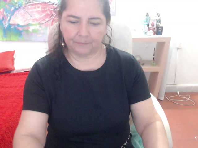 leonela's BongaCams show and profile