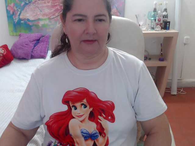 leonela's BongaCams show and profile