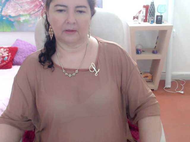 leonela's BongaCams show and profile