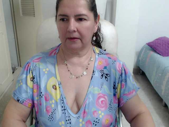 leonela's BongaCams show and profile