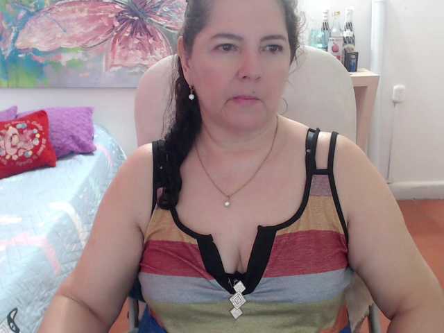 leonela's BongaCams show and profile
