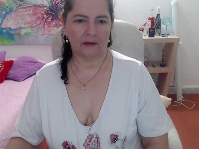 leonela's BongaCams show and profile