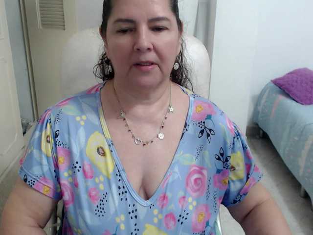 leonela's BongaCams show and profile