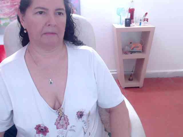 leonela Live Webcam on {site_name}