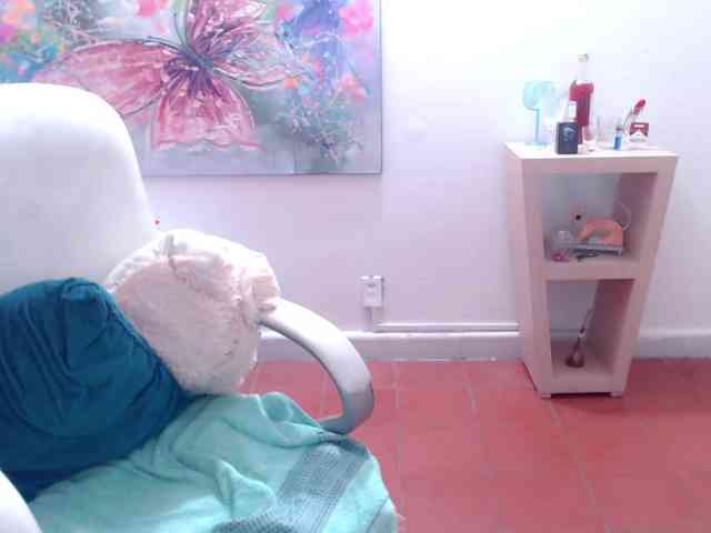 leonela Live Webcam on {site_name}