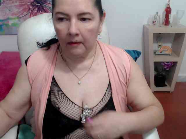 live nude chat Leonela