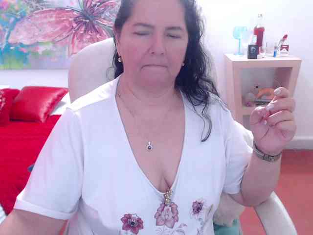 leonela Live Webcam on {site_name}