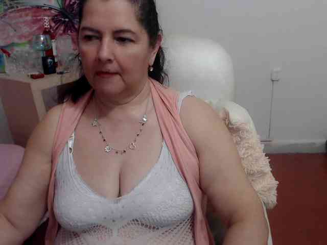 leonela Live Webcam on BongaCams