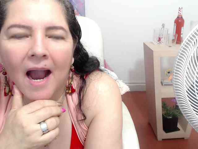 live nude chat room Leonela